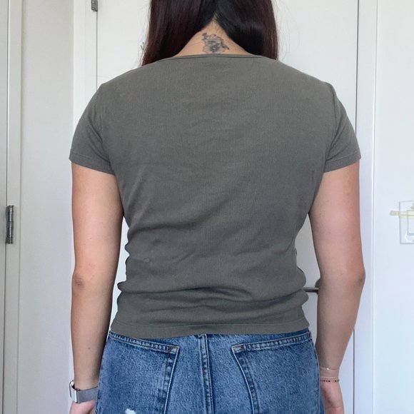 Uniqlo Army Green Henley Tee  (NEVER WORN) - Picture 3 of 4